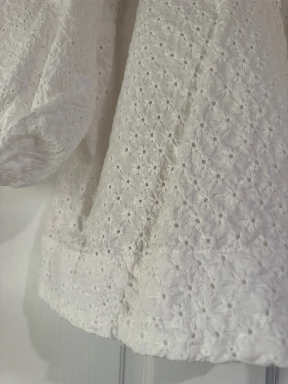 Zara White Eyelet Puff-Sleeve Blouse 100% cotton size Small